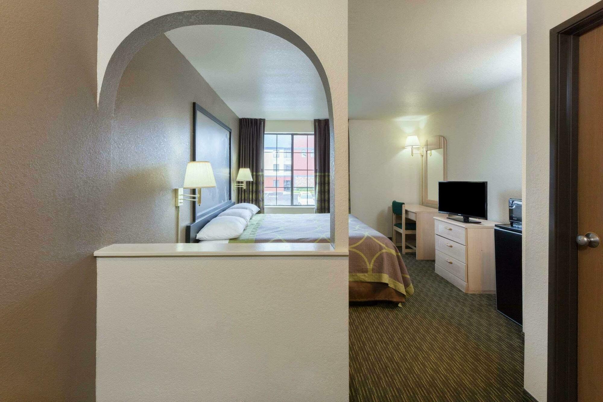 Hotel Super 8 By Wyndham Tulsa/Downtown/East Exterior foto